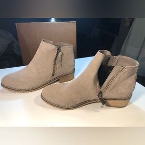 Blondo Valli Waterproof Bootie in Sand Nubuck